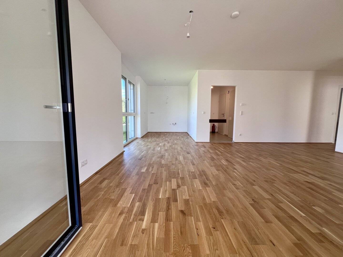 Familienfreundliche 4 Zimmerwohnung mit sehr großer überdachter Terrasse.
