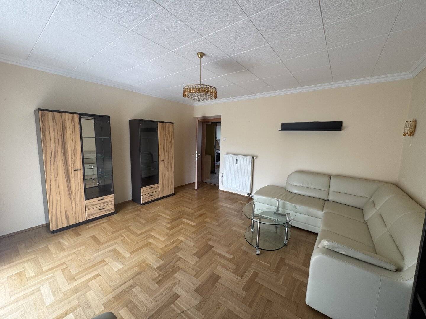 Perfekt aufgeteilte 2 Zimmerwohngung plus Küche mit Balkon! Super Infrastruktur!