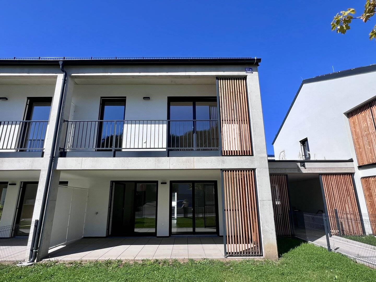Hochwertiges 4 Zimmerwohnung mit Eigengarten!