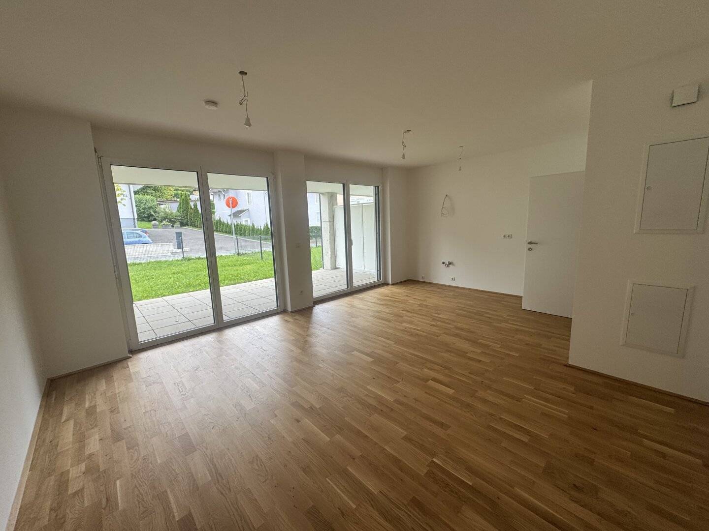 Hochwertiges 4 Zimmerwohnung mit Eigengarten!