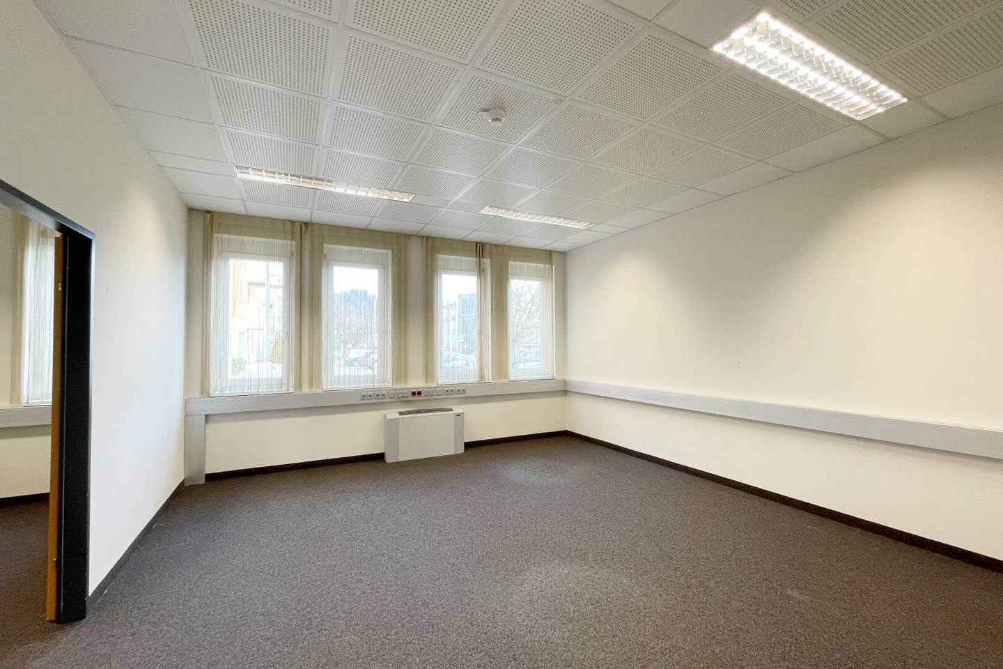 Ruhige Bürofläche mit Parkplätzen & Klimaanlage – ideal für Praxis, Agentur oder kleines Unternehmen | Graz St. Peter