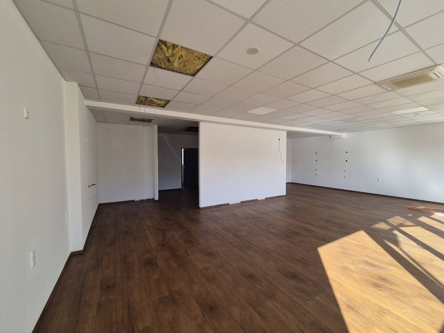 Büro- / Geschäftsfläche mit 112 m² im Erdgeschoß – Top Lage & Parkplätze direkt vor Ort