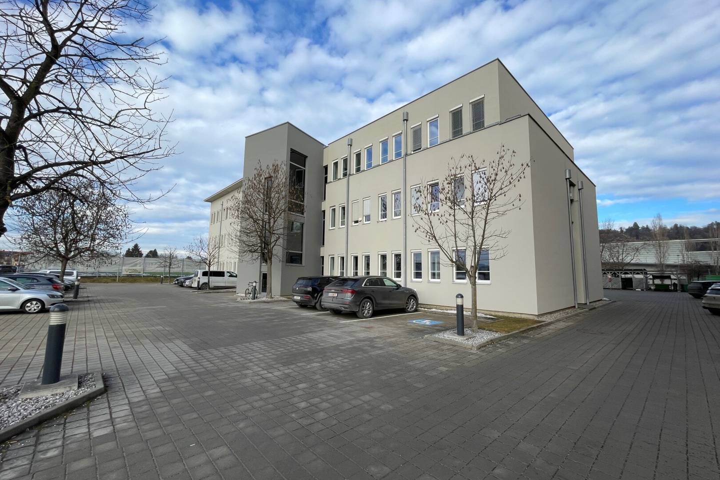 Büro mieten Graz – Moderne Bürofläche / Gewerbefläche / Office Space mit Balkon & Klimaanlage – 8042 Graz Messendorf