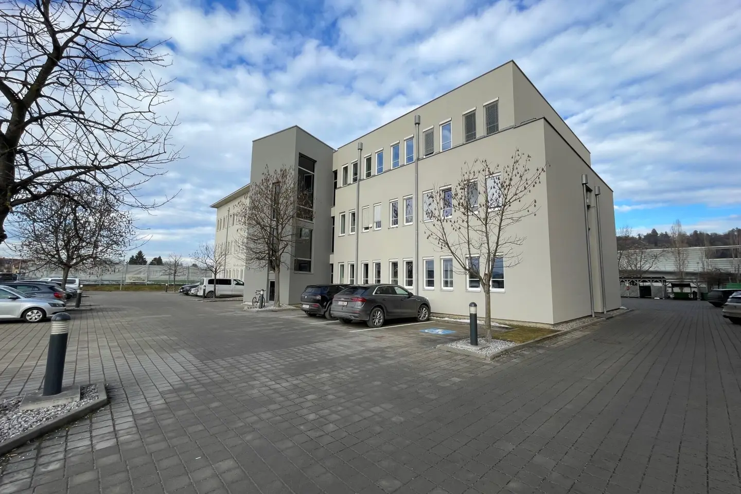 Büro mieten Graz – Moderne Bürofläche / Gewerbefläche / Office Space mit Balkon & Klimaanlage – 8042 Graz Messendorf