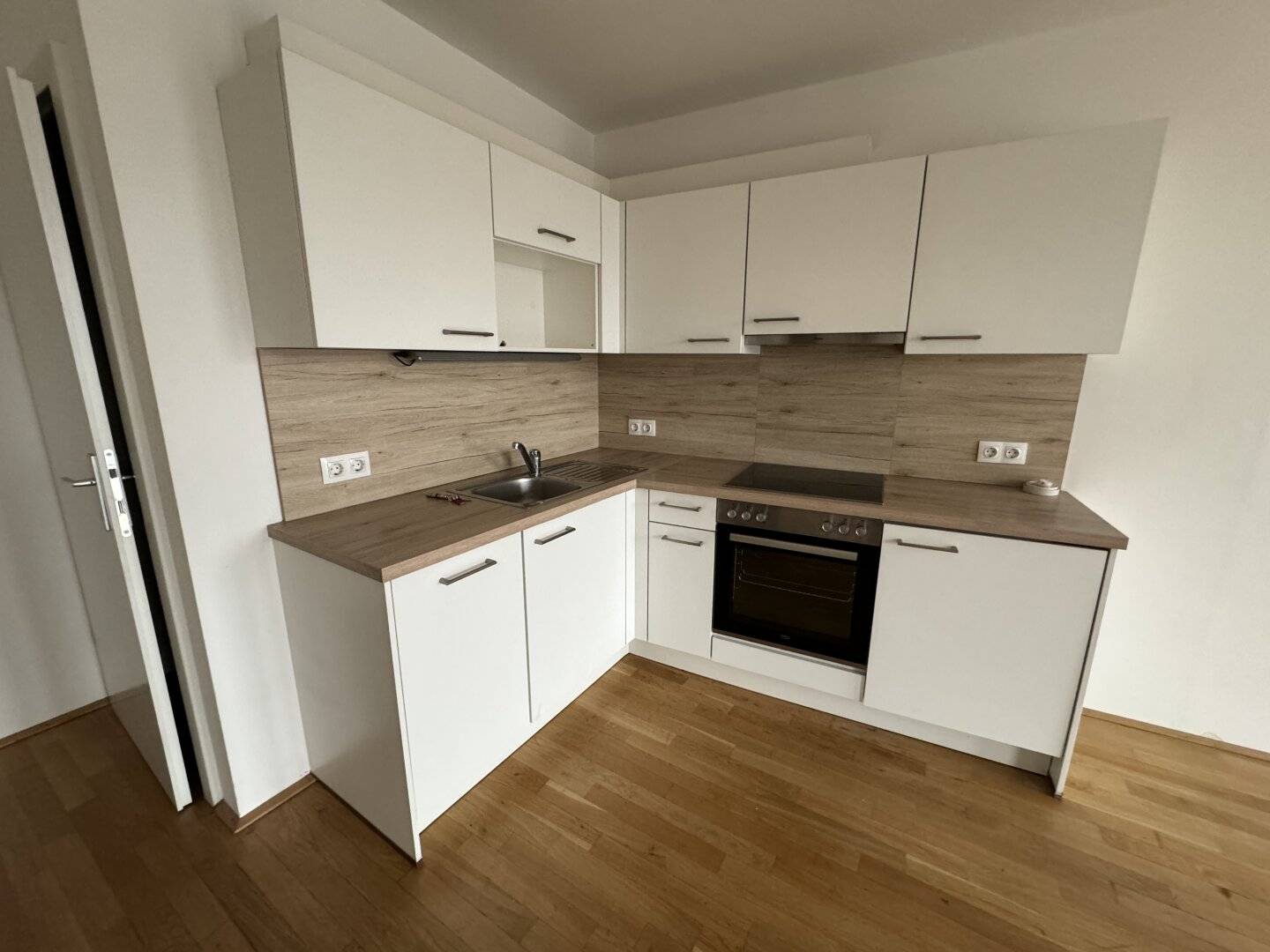 2  Zimmerwohnung mit großer verglaster Loggia - unbefristeter Mietvertrag