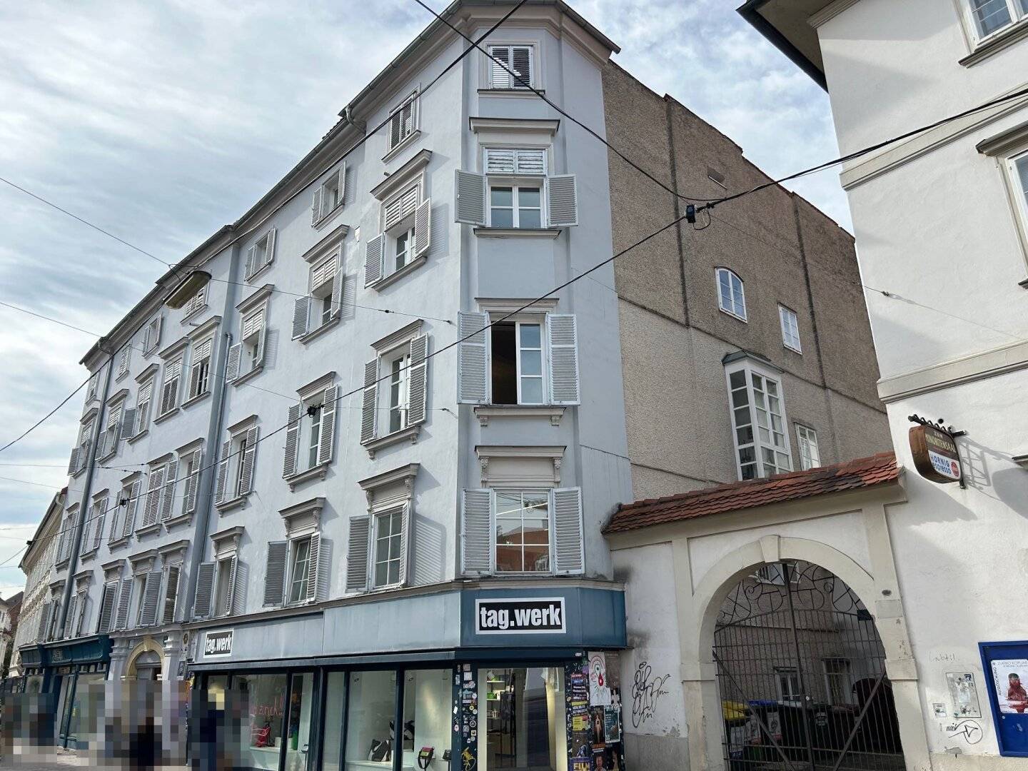 vermietetes Geschäftslokal in historischer Innenstadtlage mit großzügigen Lagerflächen