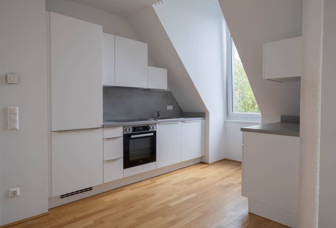 STILVOLLE DG-WOHNUNG IN URBANER LAGE! 13694