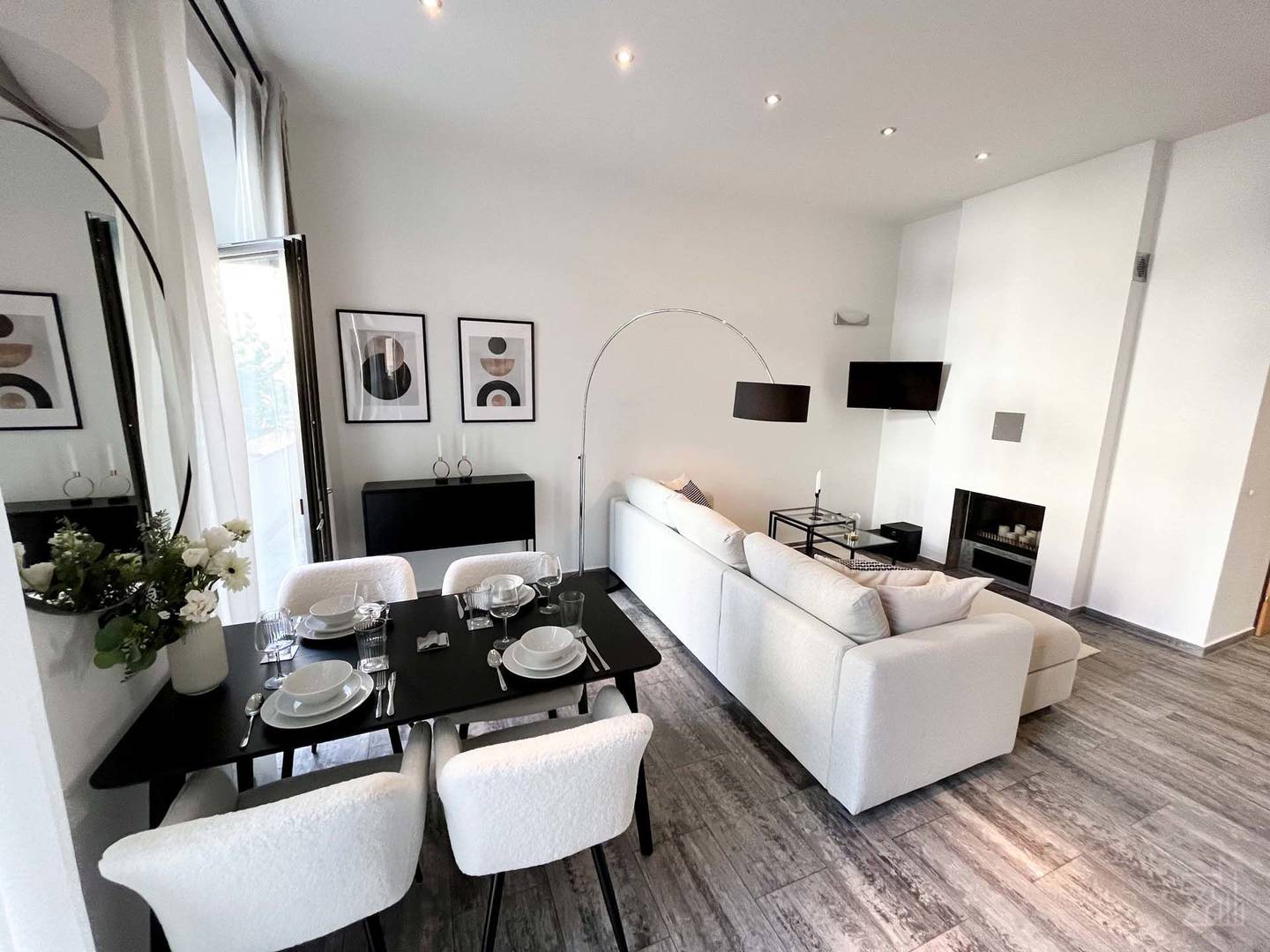 Apartment with terrace and open kitchen