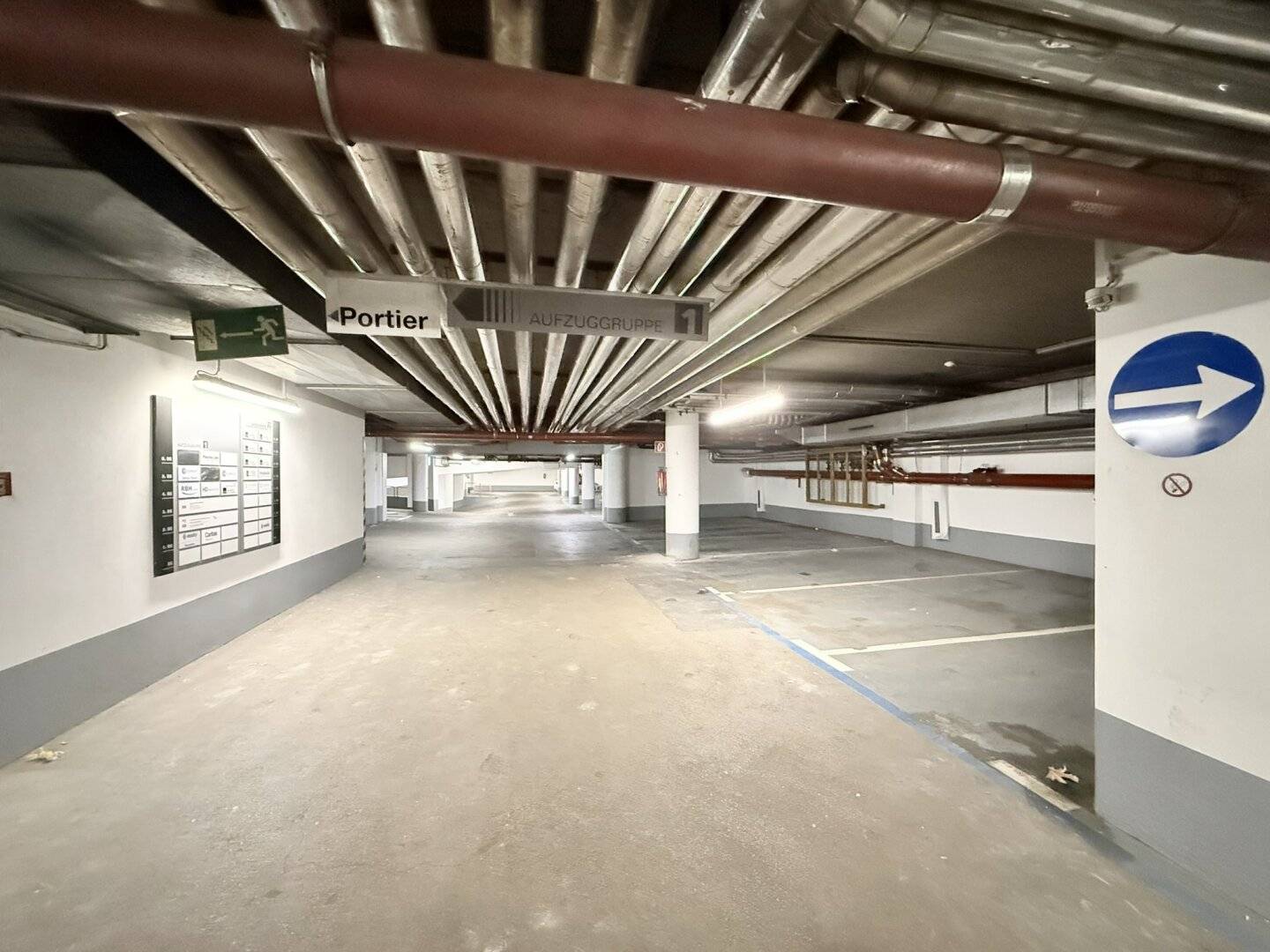 Geräumige und moderne Tiefgarage