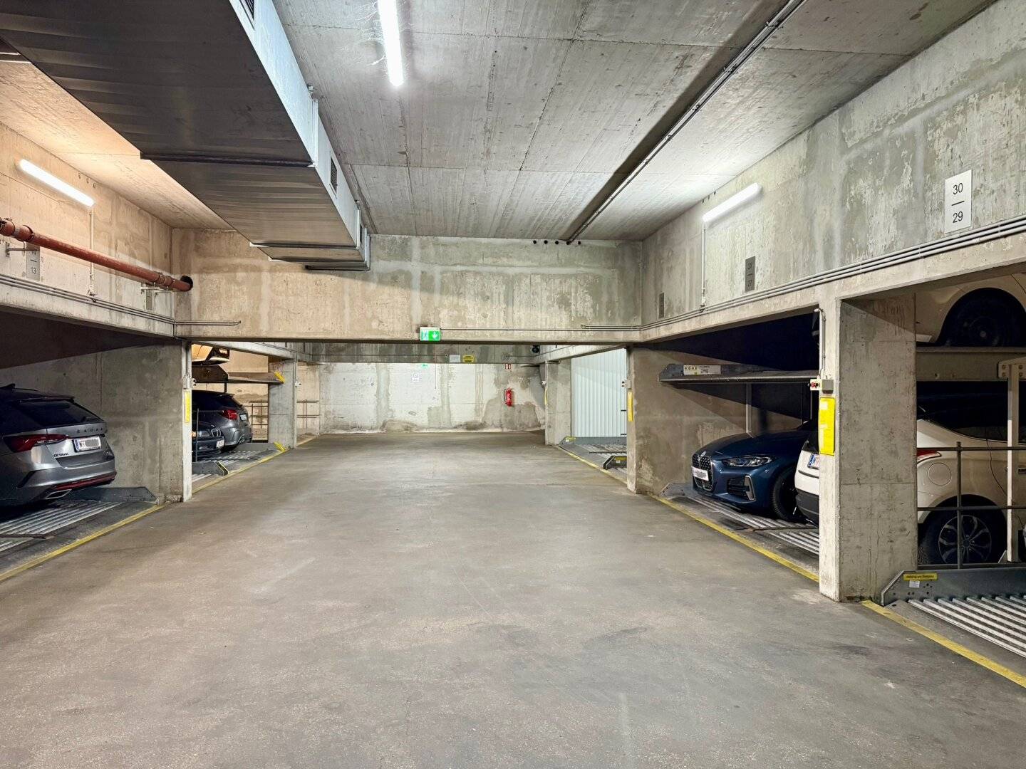 Webergasse 20 - Tiefgaragenplätze bei U4 & Straßenbahn!