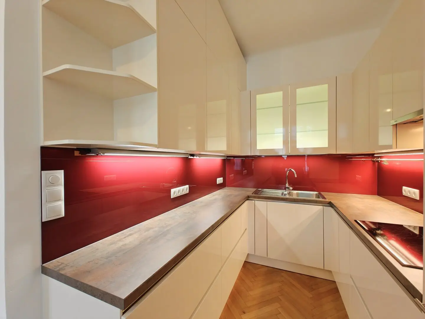 Near Währinger Park: Wonderful residential location + Top condition + 8 min to U6 + Charming details + Quiet side street + Sunny east-west orientation