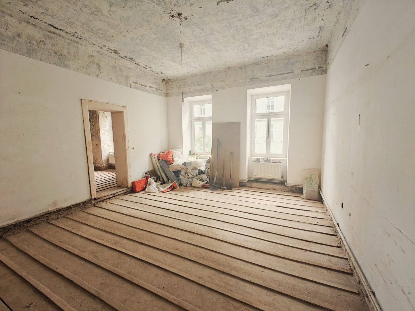 Mollardgasse: First occupancy after renovation + Commission free + 3 min to U4 + Perfect residential location + South / East orientation + Air conditioning (special request)