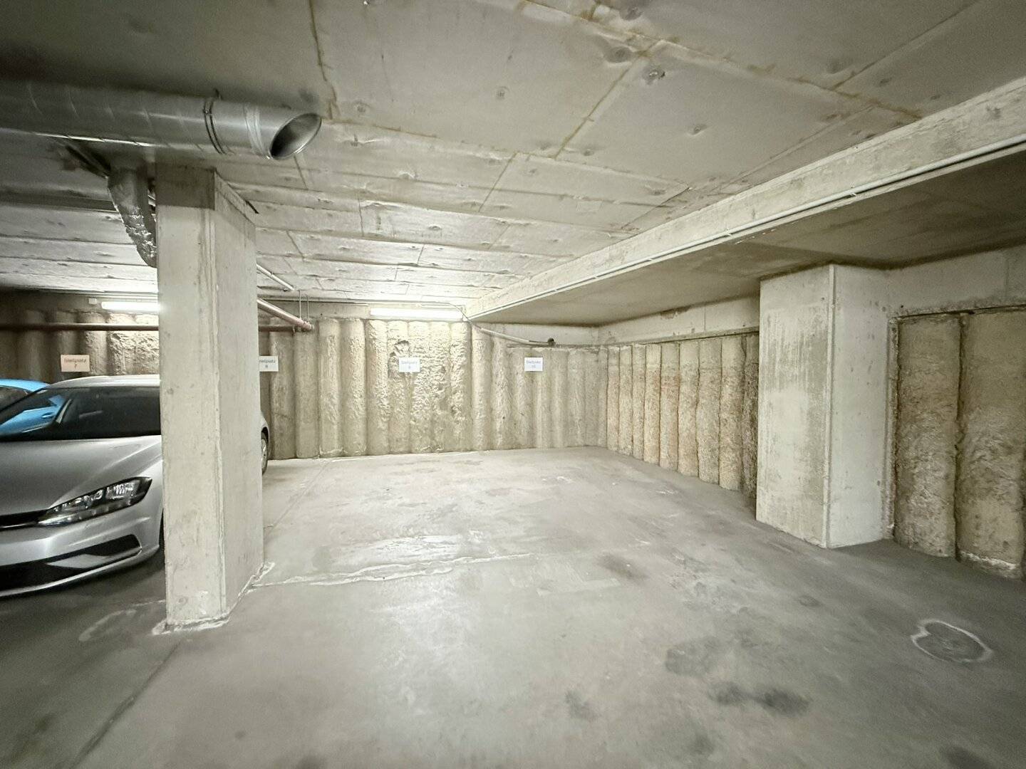 Flachgasse 1 - Garagenplatz bei U3 Hütteldorfer Str. / 10A Bus und Straßenbahnen 10, 46, 49, 52!