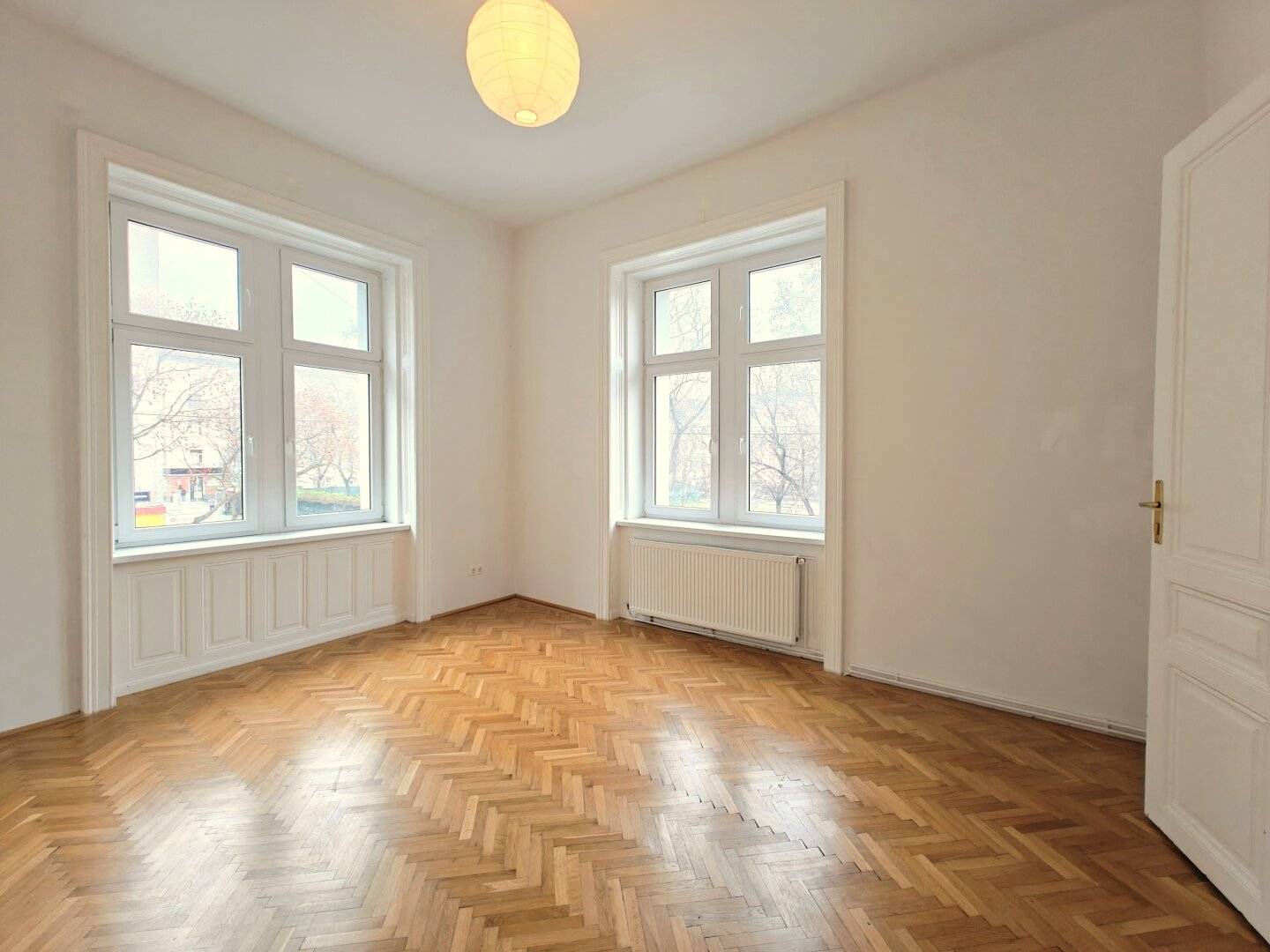 (Reserviert) Einsiedlerpark: Herrliche Eckwohnung + Grünblick + Nachmittagssonne + 650m zur U4 + Altwien-Elemente