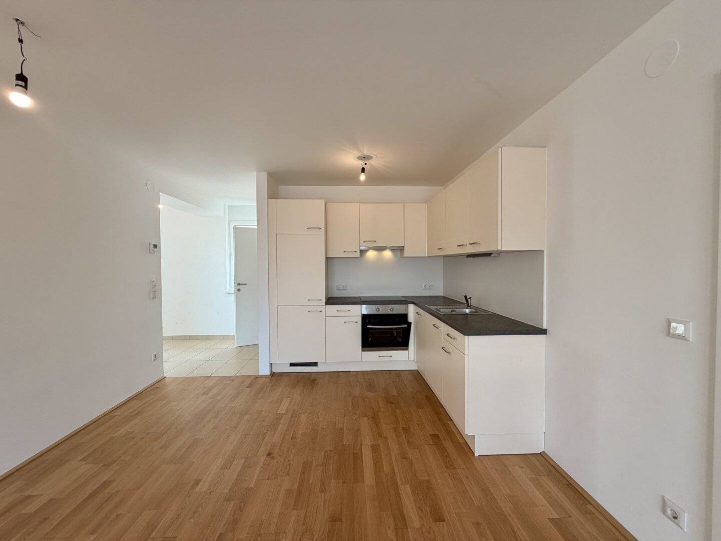 3-Zimmer Eigentumswohnung in bester Lage von Gänserndorf Stadt. 74m² inkl. Kellerabteil und Garagenplatz!