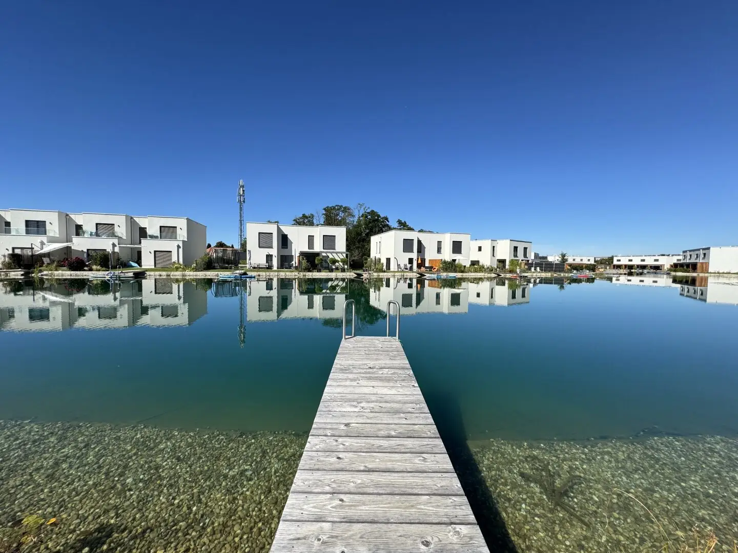 SONNENWEIHER - HOCHWERTIGES DOPPELHAUS AM SEE + GARTEN
