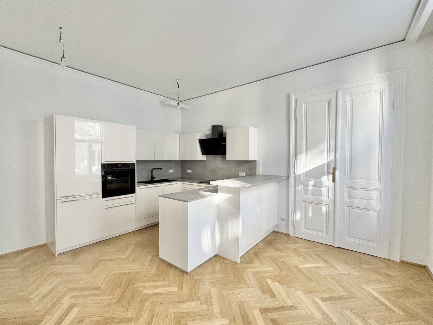 ERSTBEZUG - HELLE 3 ZIMMER BEIM ELTERLEINPLATZ (U6, 43)