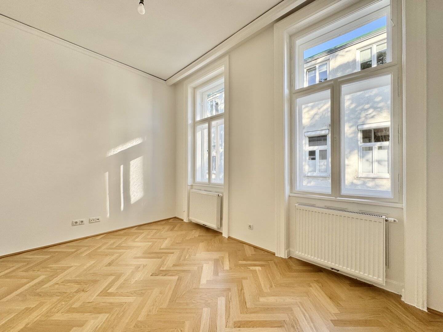 ERSTBEZUG - HELLE 3 ZIMMER BEIM ELTERLEINPLATZ (U6, 43)