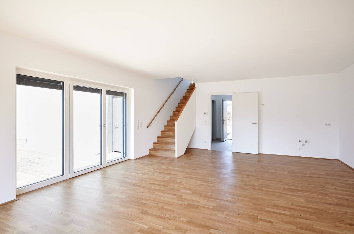 HOCHWERTIGES SEEHAUS AUF EIGENGRUND MIT EIGENEM STEG + GARTEN + GARAGE