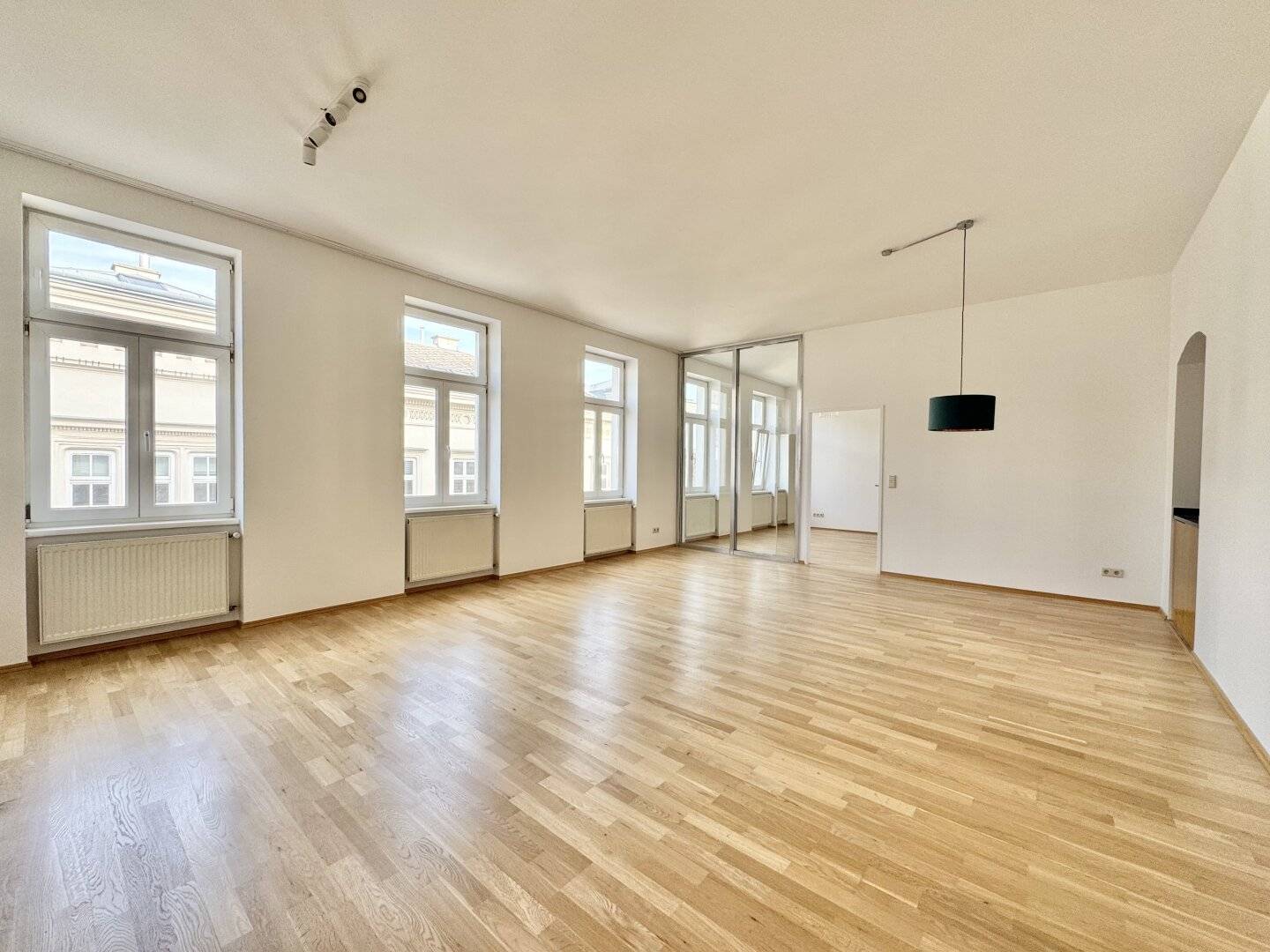 WESTBAHNHOF - HELLE 3-ZIMMER-WOHNUNG NAHE U3 + U6