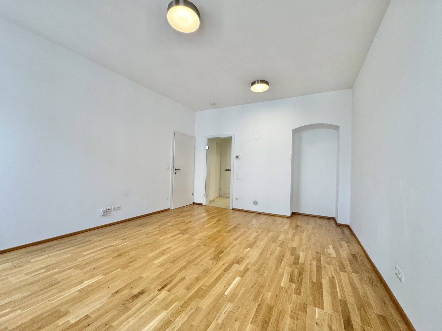 TOP ENERGIEWERTE - PROVISIONSFREIE 3 ZIMMER IN GENERALSANIERTEM GRÜNDERZEITHAUS