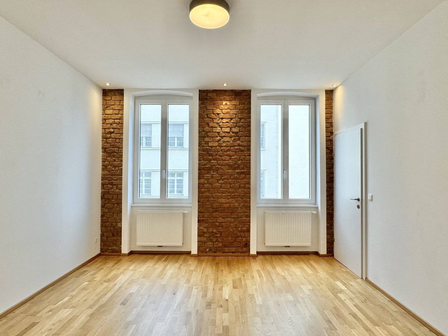 TOP ENERGIEWERTE - PROVISIONSFREIE 3 ZIMMER IN GENERALSANIERTEM GRÜNDERZEITHAUS
