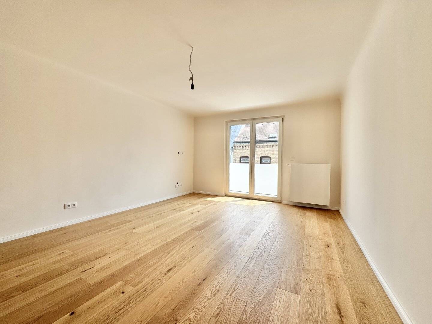 HOCHWERTIG GENERALSANIERTE 2 ZIMMER + LOGGIA NÄHE ELTERLEINPLATZ