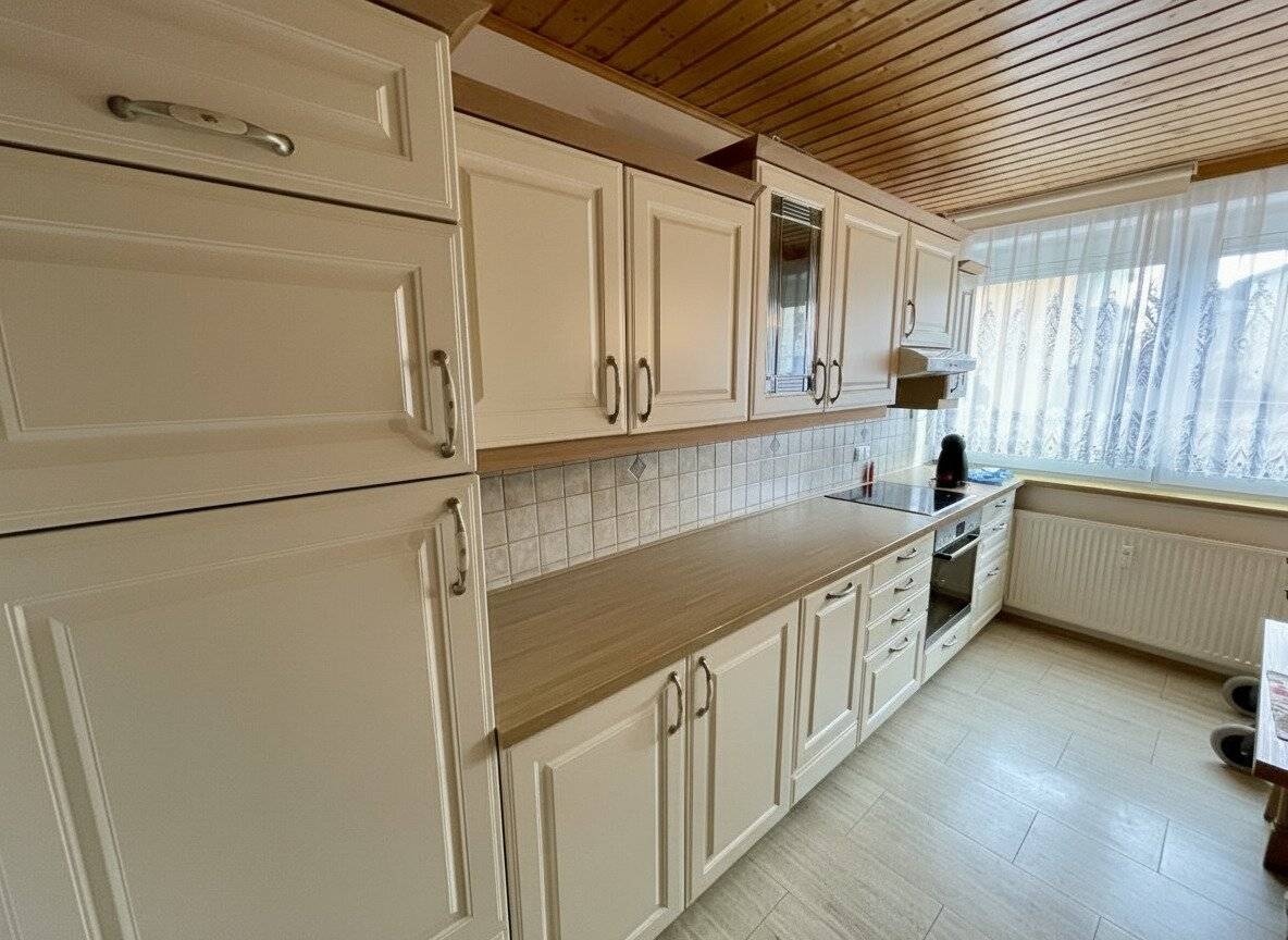 Ruhe und Infrastruktur – Ihre 2-Zimmer-Wohnung mit Loggia und Garage in Oberndorfer Bestlage, Zweitwohnsitz erlaubt!