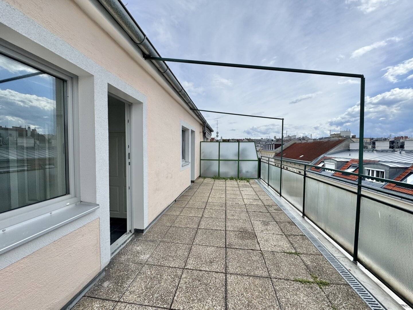 GROSSE TERRASSE - HELLE 1 ZIMMER-DG NAHE MEIDLINGER MARKT + U6