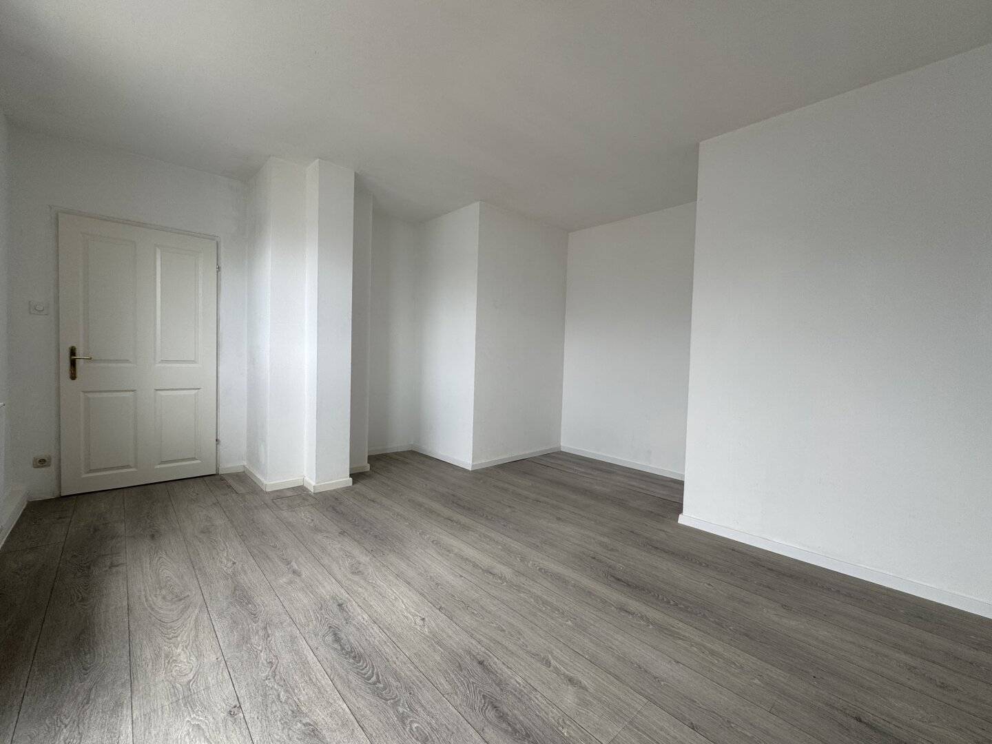 GROSSE TERRASSE - HELLE 1 ZIMMER-DG NAHE MEIDLINGER MARKT + U6