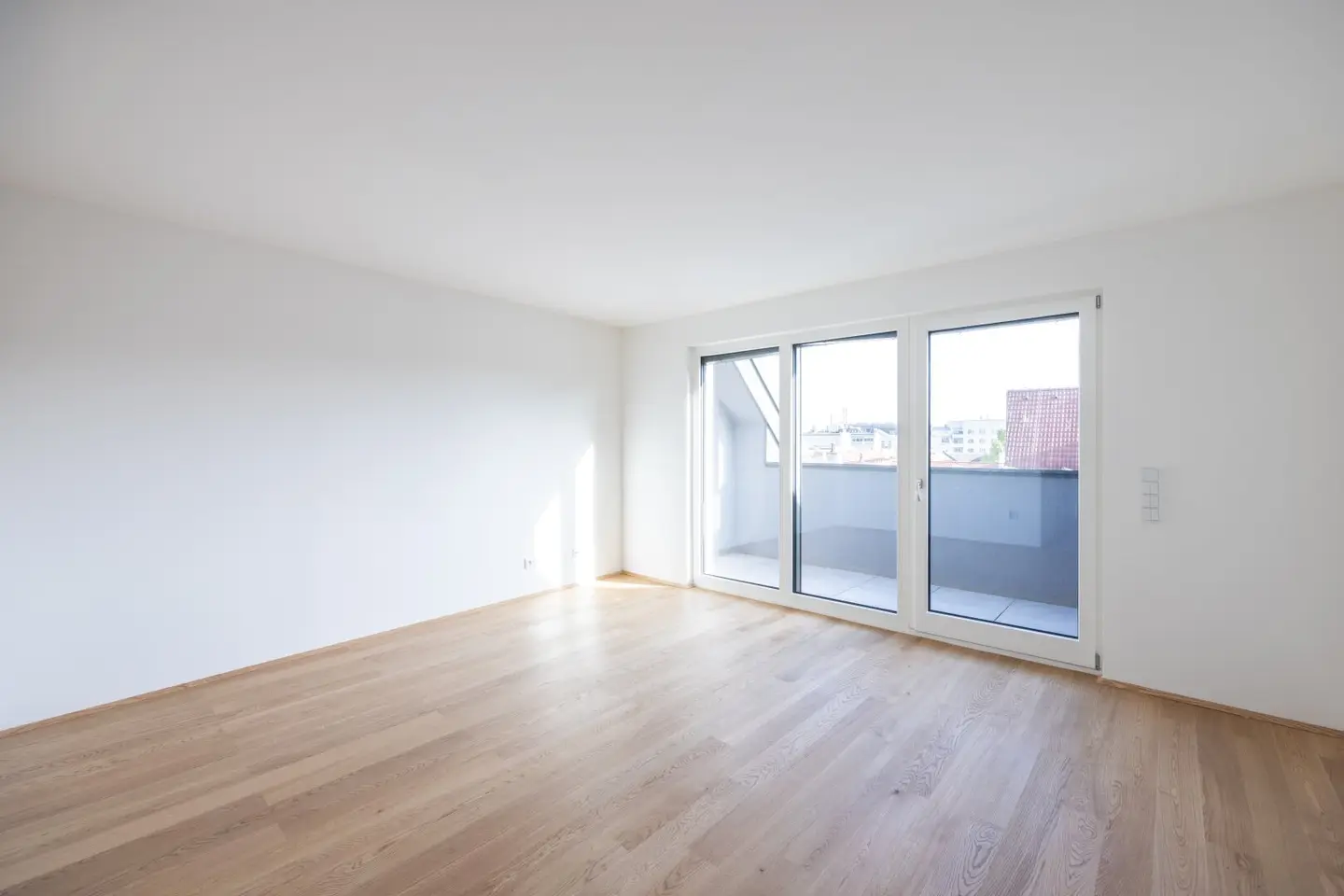 FAMILIENFREUNDLICHE DG-MAISONETTE + 2 TERRASSEN NAHE STADTPARK/ROCHUSMARKT (U4,U3)