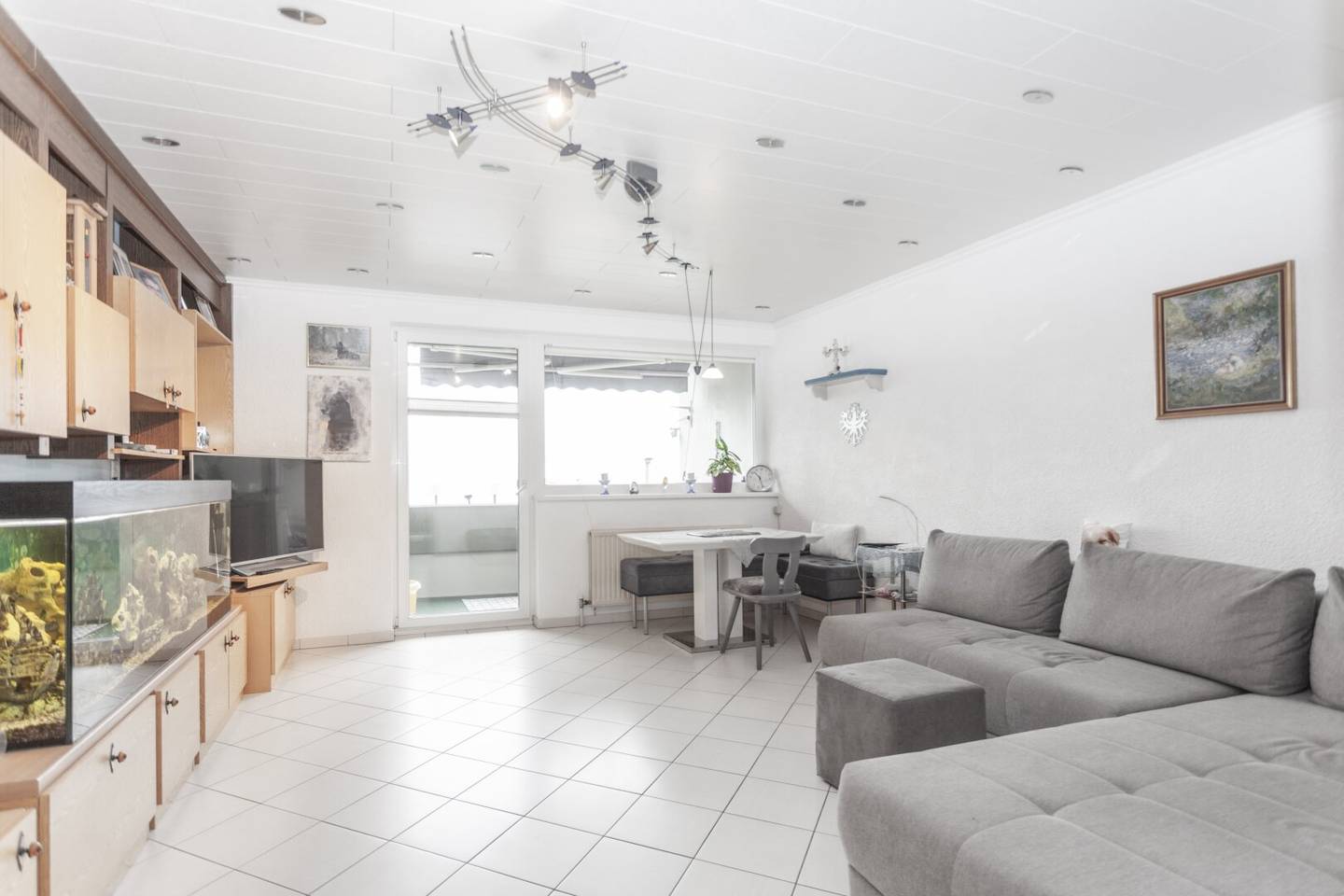 Traumwohnung mit Balkon, nagelneuer Küche & Top-Lage!
