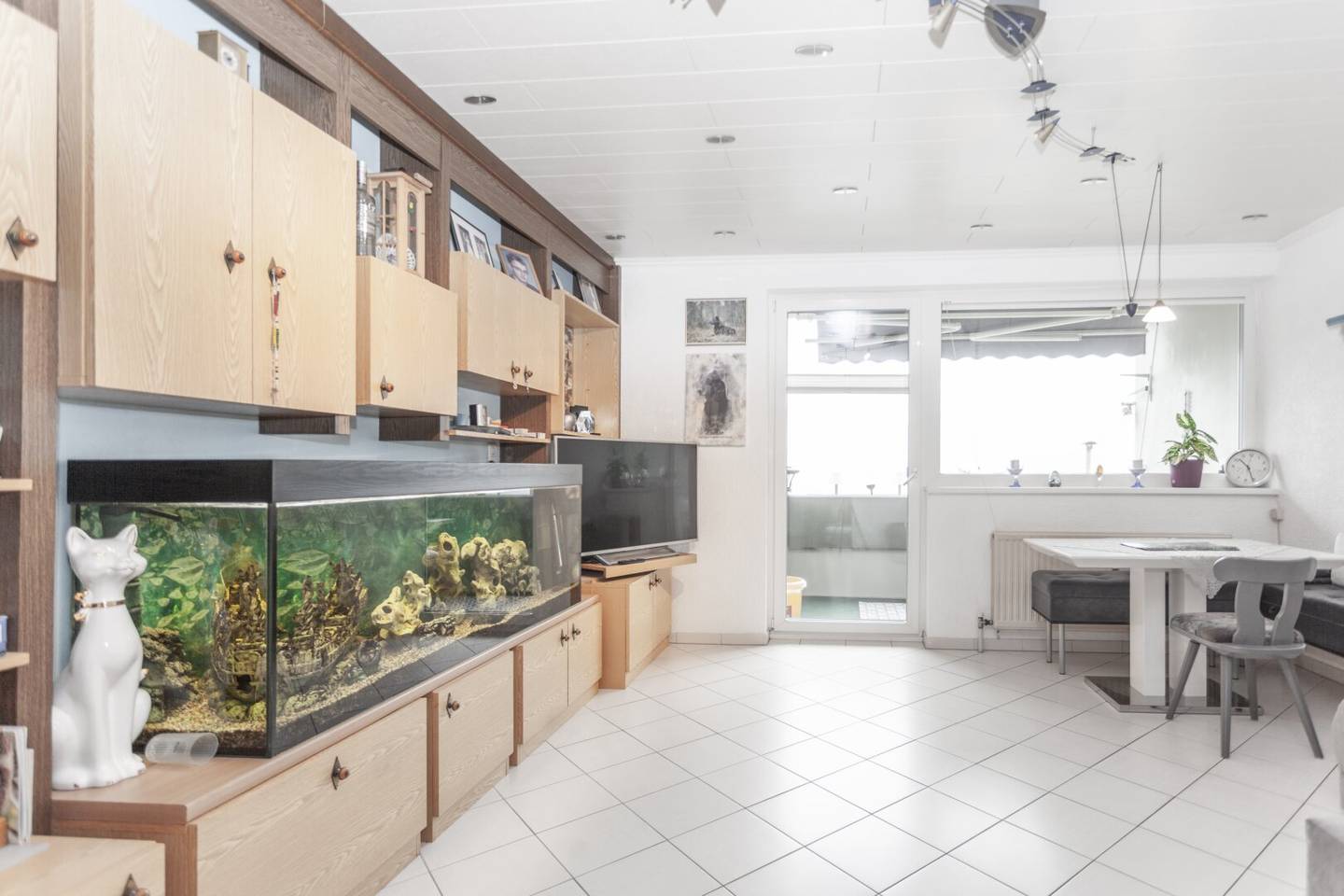 Traumwohnung mit Balkon, nagelneuer Küche & Top-Lage!