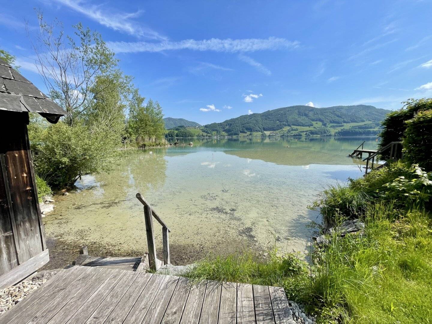 Luxus-Triplex-Townhouse am Mondsee mit Seegrund: Neubau Erstbezug mit 6,5 Zimmern, Lift, Garten und Terrassen