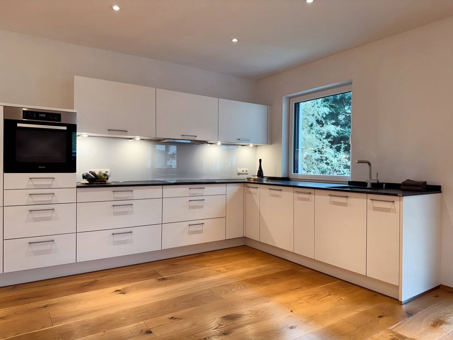 Ihr Wohlfühl-Zuhause in Niederau – elegante Wohnung mit Designküche und Balkon mit Bergblick