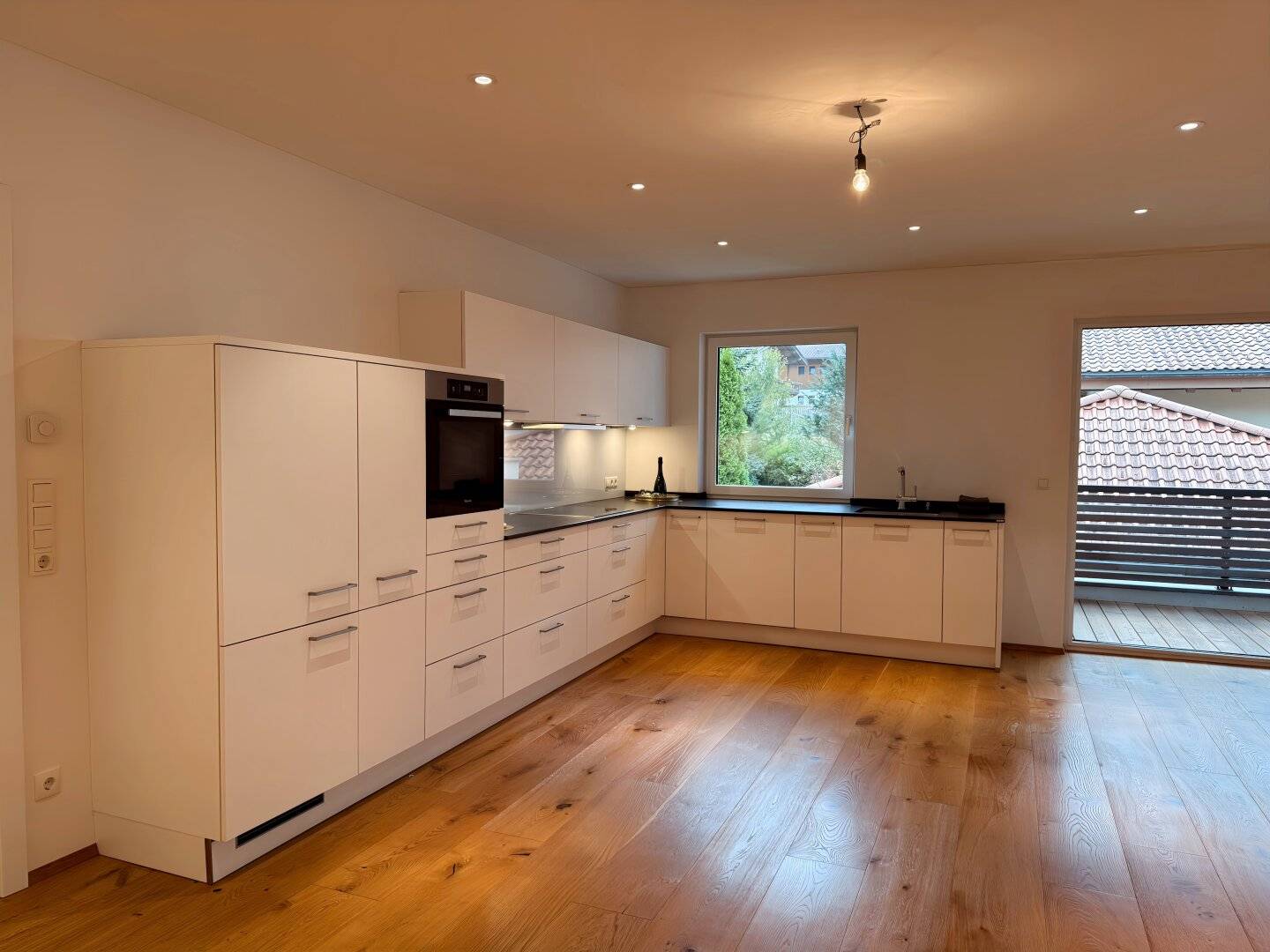 Ihr Wohlfühl-Zuhause in Niederau – elegante Wohnung mit Designküche und Balkon mit Bergblick