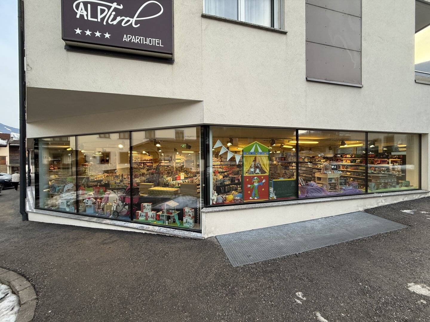 Attraktives Geschäftslokal in Kaltenbach in Top-Lage