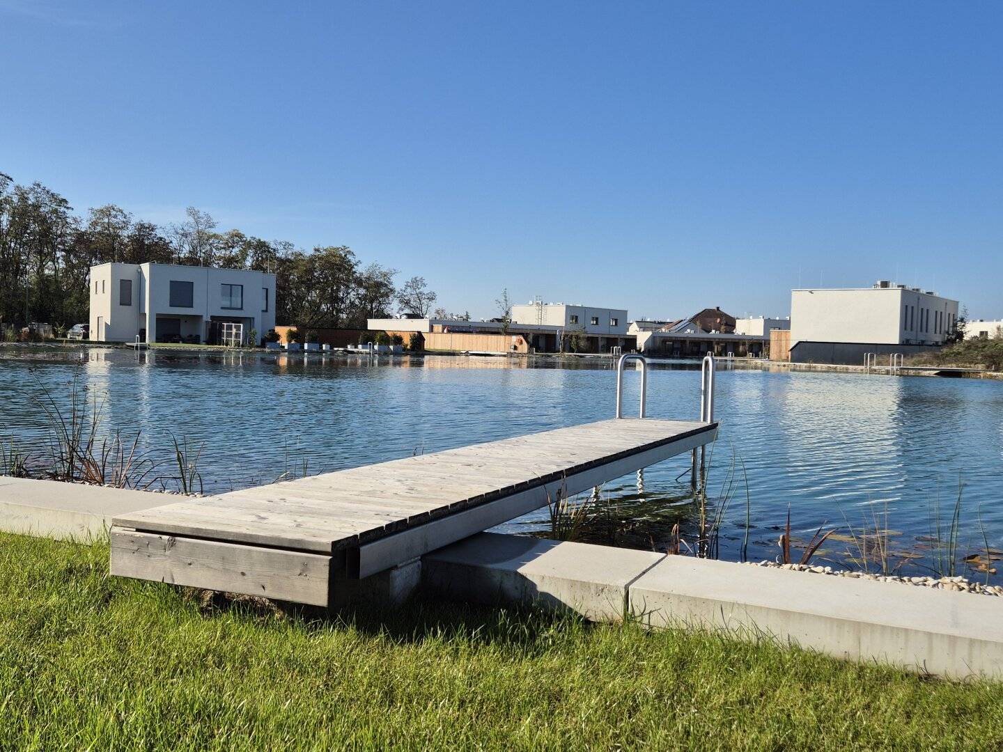 SONNENWEIHER - HOCHWERTIGES DOPPELHAUS AM SEE + GARTEN