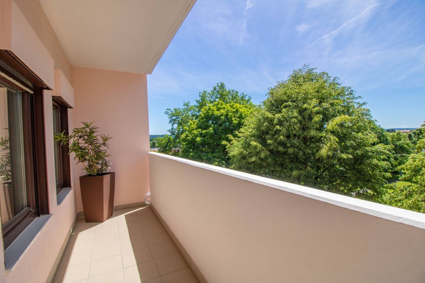 Kalsdorf bei Graz! Generalsanierte & barrierefreie 4-Zi-Wohnung mit Südbalkon, Lift, Loggia & Parkplatz