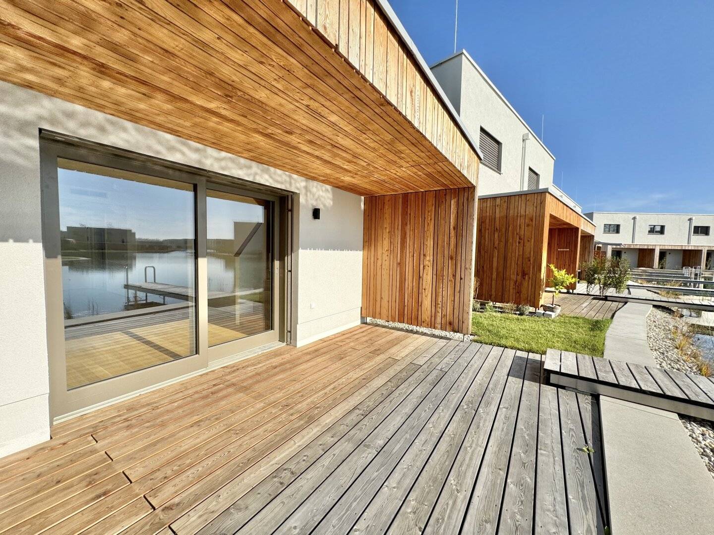 CostaWINUM - TOP MODERNES SEEHAUS MIT EIGENEM STEG