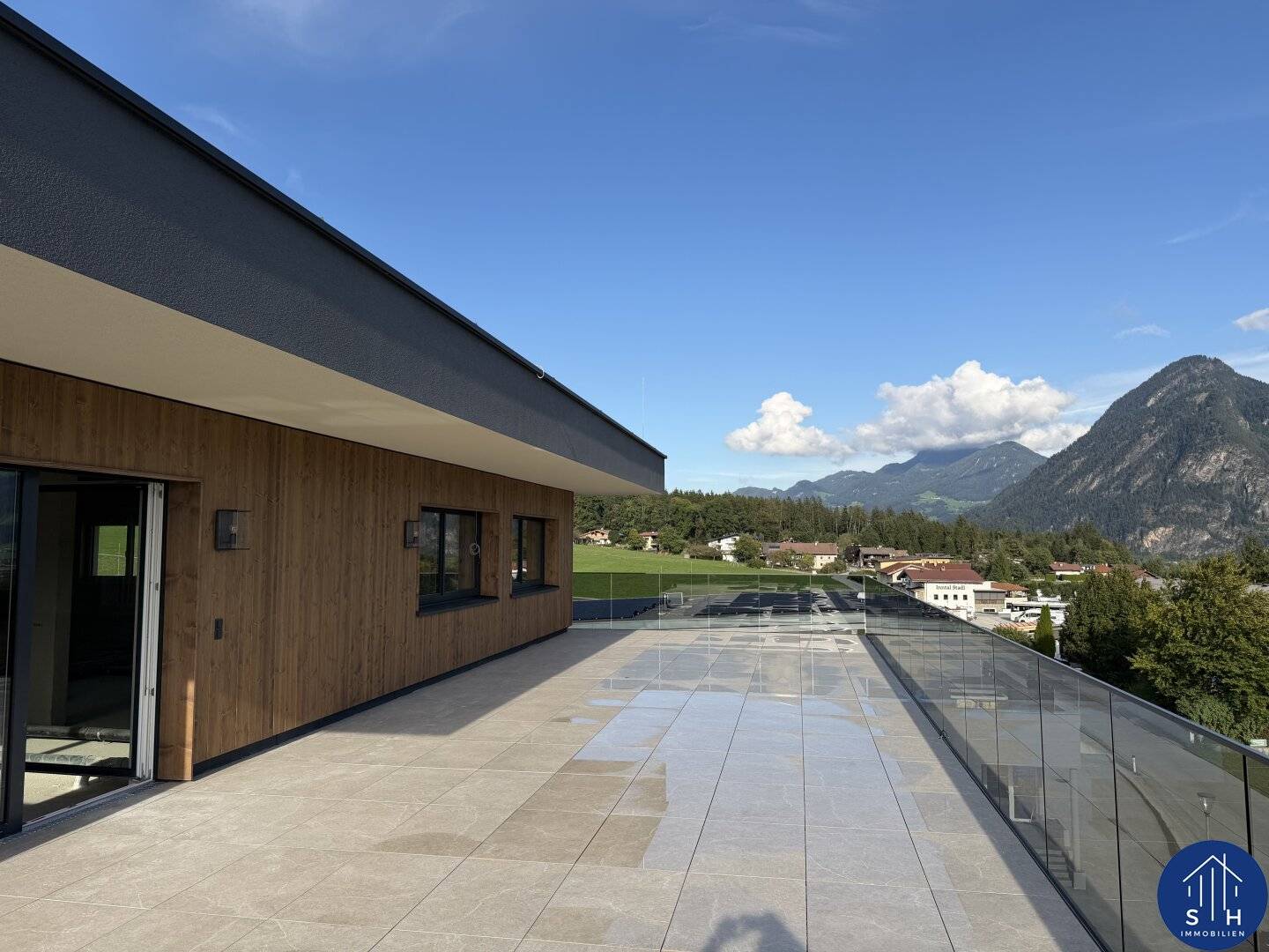 Repräsentative Praxis-/Bürofläche im DG – ca. 315 m² mit Terrassen – Neubau Edelrohbau