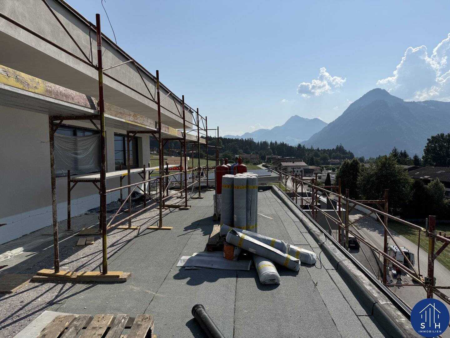 Repräsentative Praxis-/Bürofläche im DG – ca. 315 m² mit Terrassen – Neubau Edelrohbau