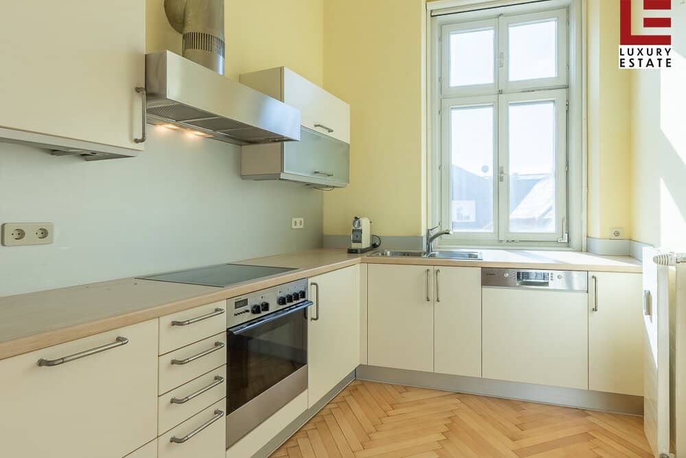 Moderne Altbauwohnung in der Innenstadt