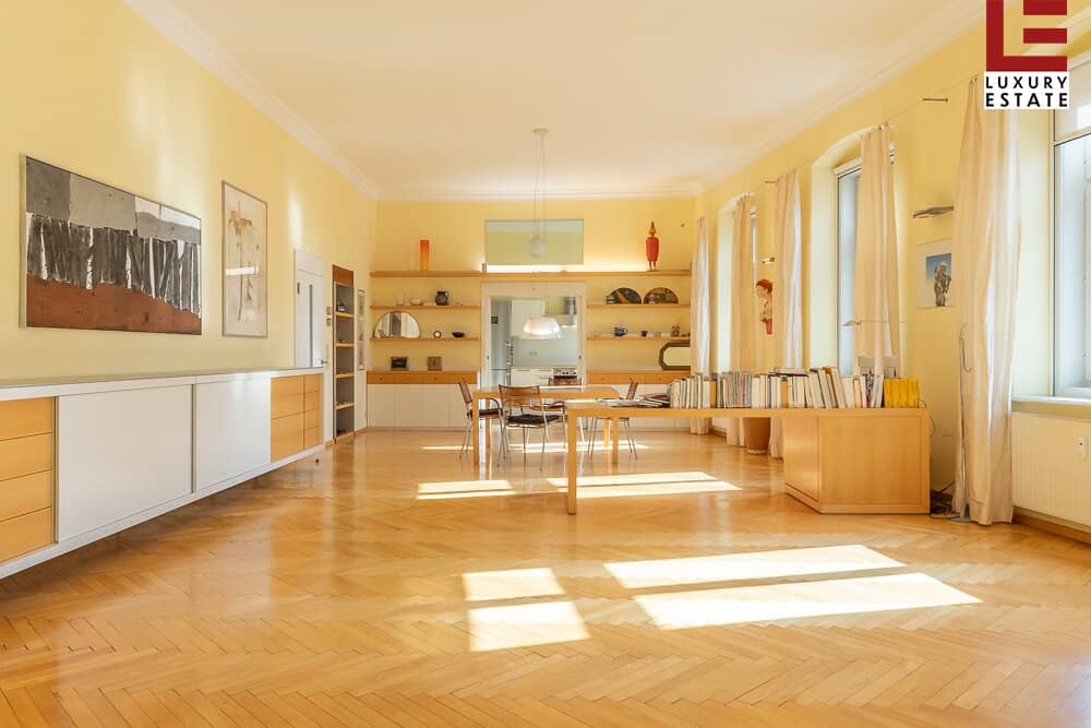 NEUER PREIS: Sonnige, moderne Gross-Innenstadt-Altbauwohnung