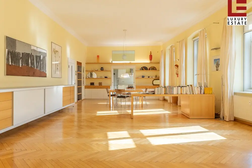 NEUER PREIS: Sonnige, moderne Gross-Innenstadt-Altbauwohnung