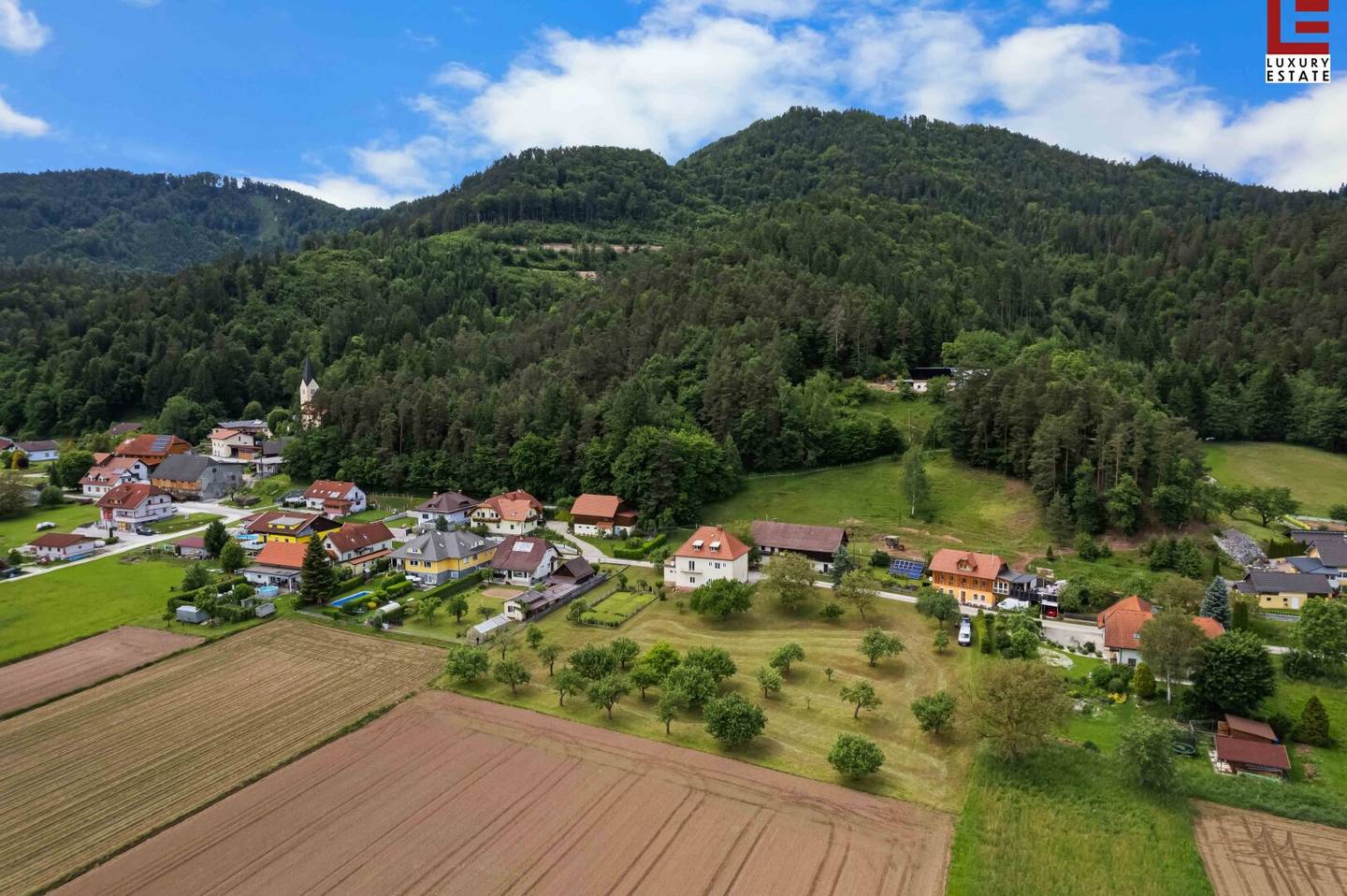 Südkärnten: Historisches, sanierungswürdiges Bauernhaus mit Stall/Tenne + Garten