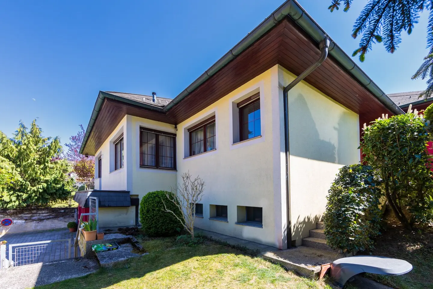 Viel Haus. Viel Garten. 7,5 Zimmer auf 1.120 m² in Waltendorf.