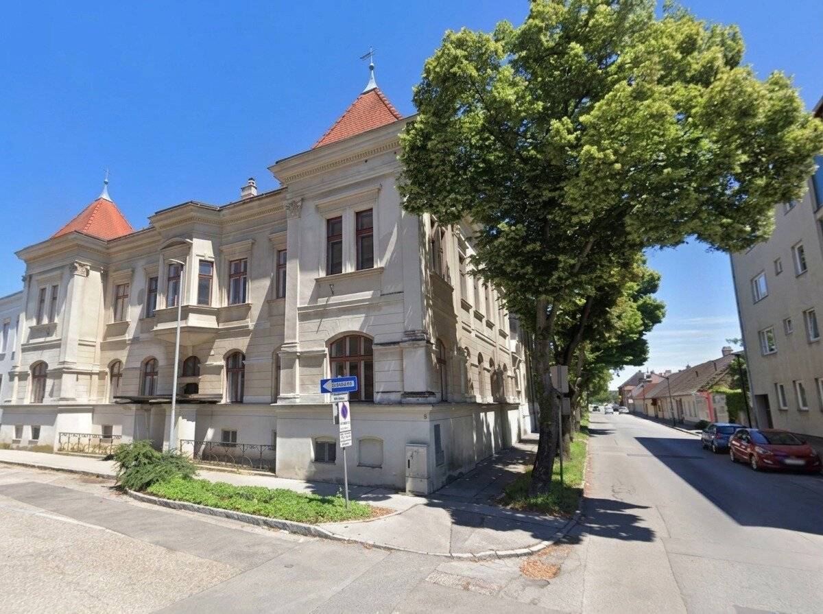 Altbau Zinshaus mit 8 Einheiten, Rohdachboden & separatem Baugrundstück – seltenes Entwicklungspotenzial im Zentrum von Stockerau