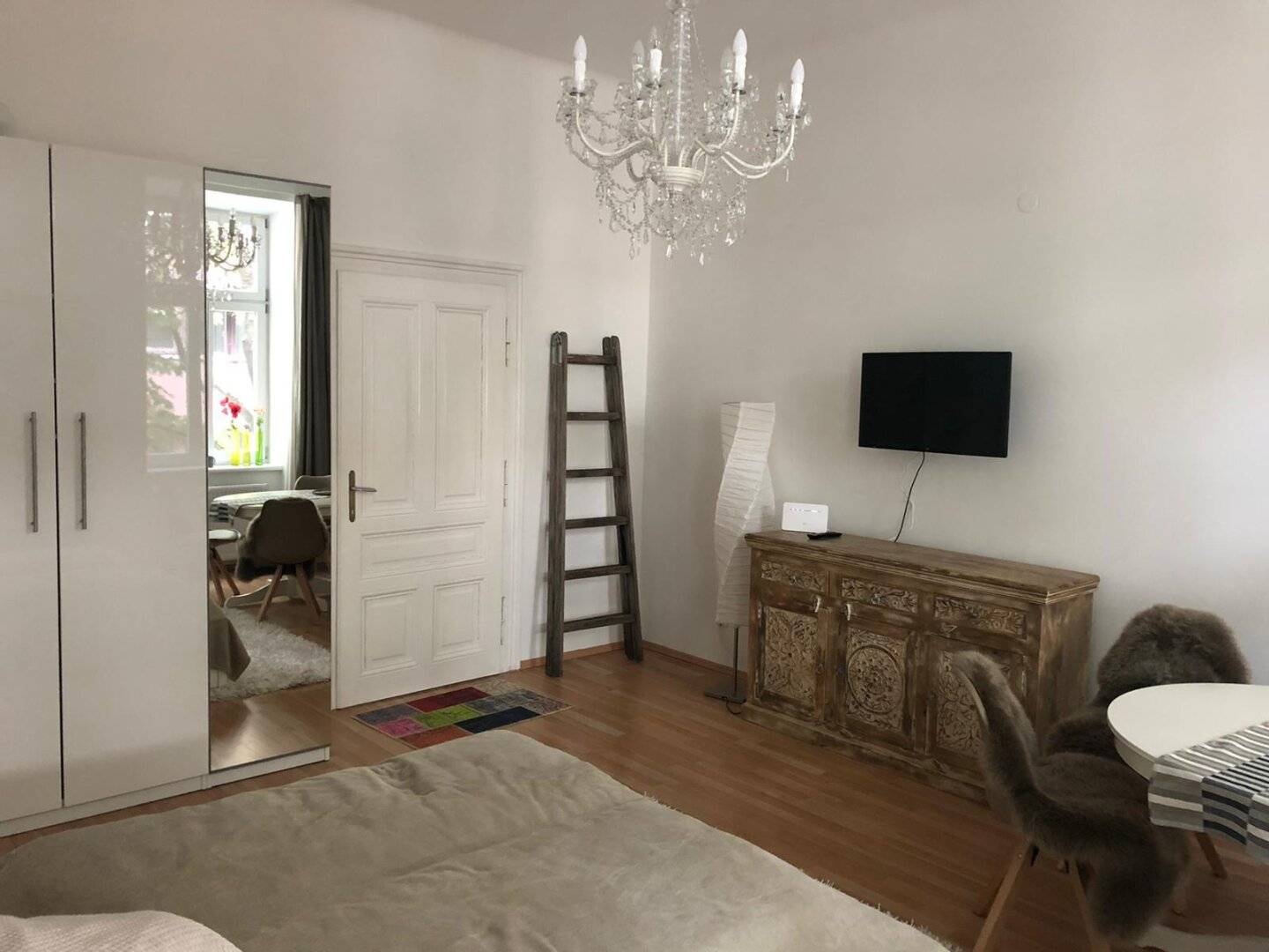 Schöne Altbauwohnung- 1Zimmer- ca 37 m²- 3,10m Deckenhöhe- Balkonzubau
