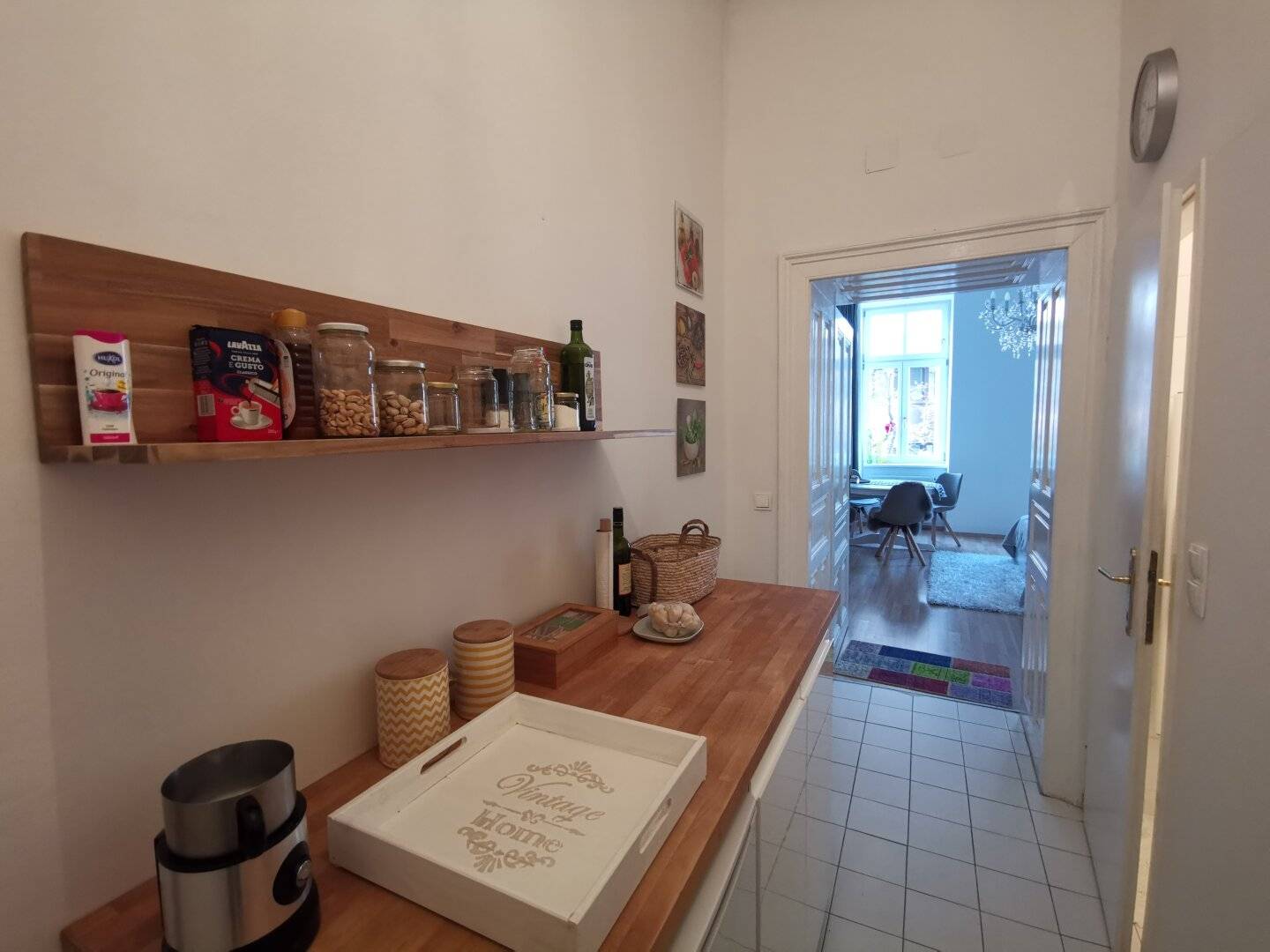 Schöne Altbauwohnung- 1Zimmer- ca 37 m²- 3,10m Deckenhöhe- Balkonzubau